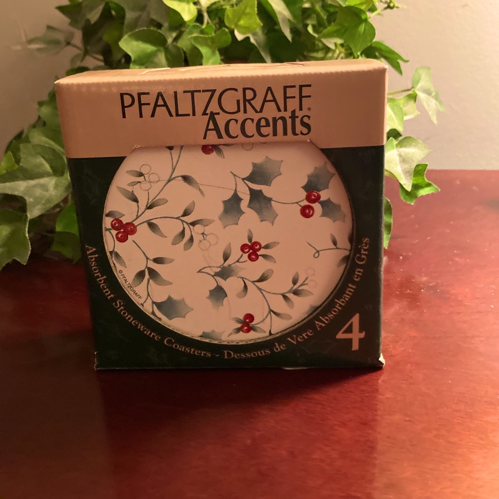 NWT Pfaltzgraff Accents Set of Four Christmas Themed Coasters
